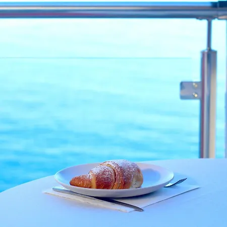 La Dimora Sul Mare Bed & Breakfast *